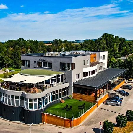 Hotel Kristaly Konferencia & Wellness Ajka Buitenkant foto