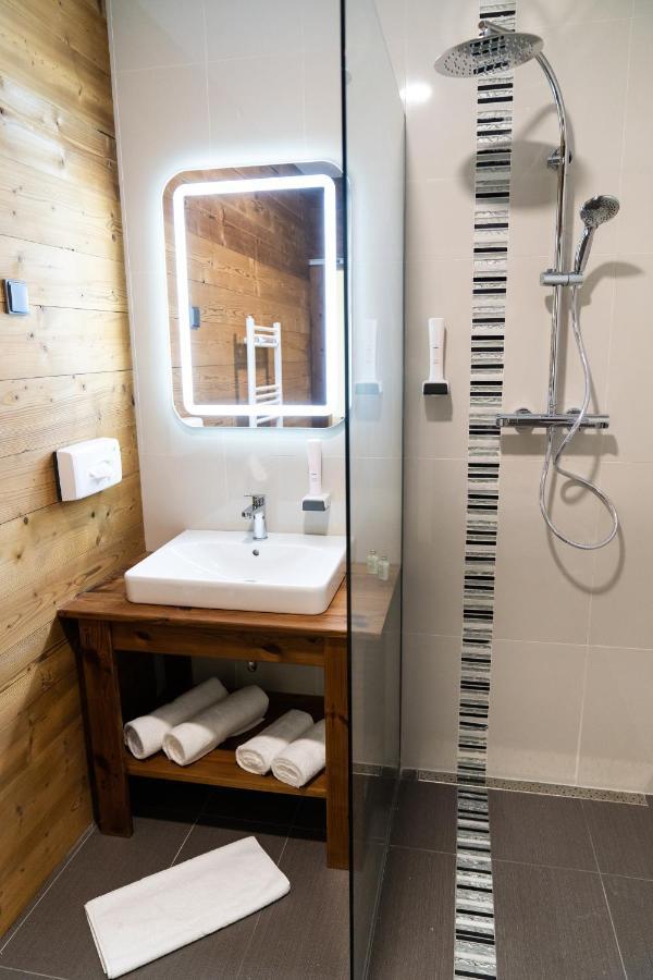 Hotel Kristaly Konferencia & Wellness Ajka Buitenkant foto
