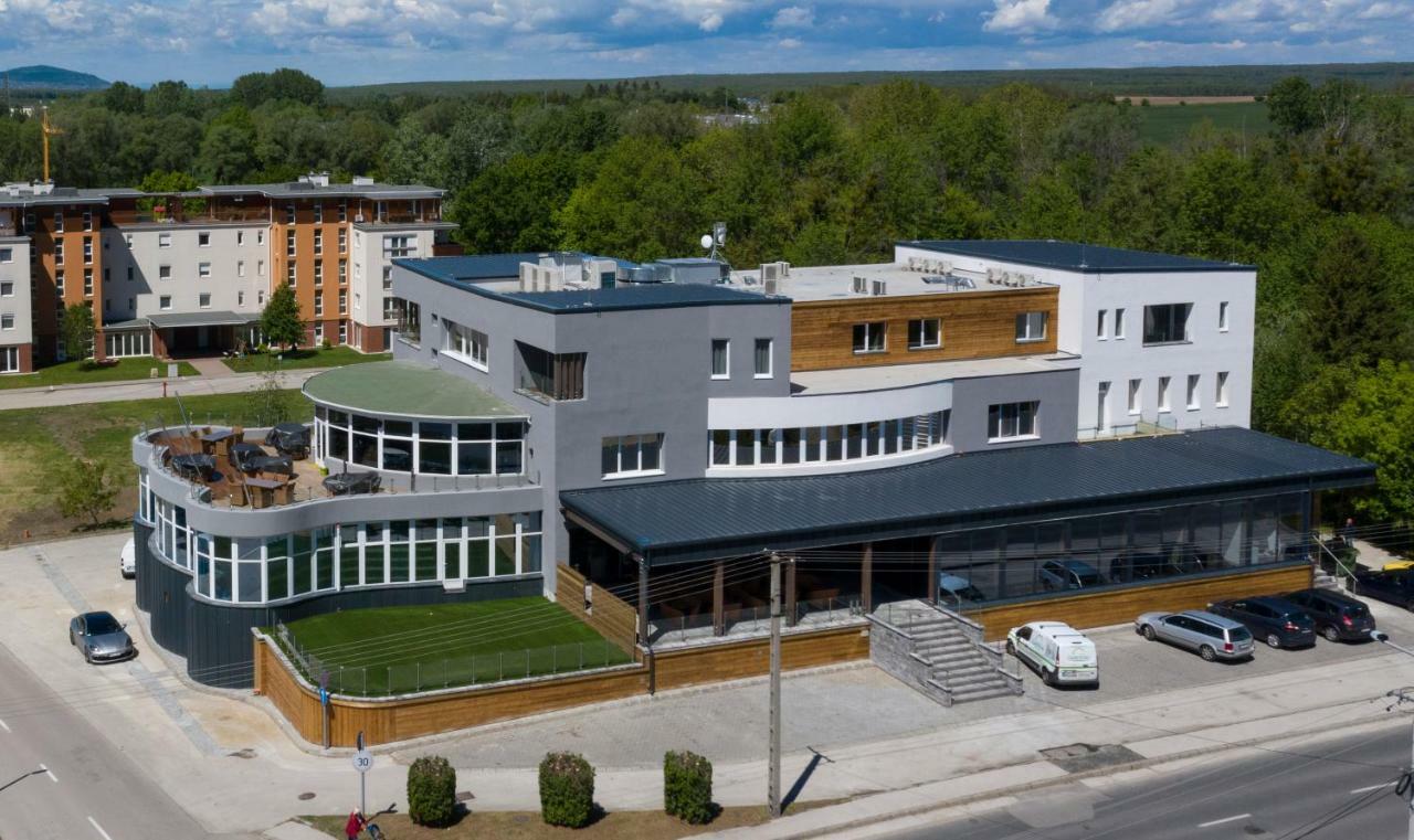 Hotel Kristaly Konferencia & Wellness Ajka Buitenkant foto